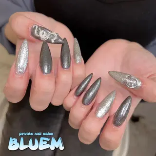 ネイル BLUEM なな🐶のネイルデザイン