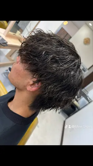ショート パーマ メンズ 峯 渉人のヘアスタイル