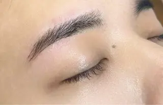 メンズ アイブロウ ᴘʟᴀᴛɪɴᴜᴍ ᴅᴏʟʟえば🫧のマツエク・マツパデザイン