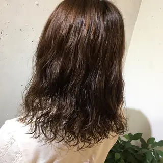 セミロング パーマ ヘアアレンジ 八巻 晴香のヘアスタイル