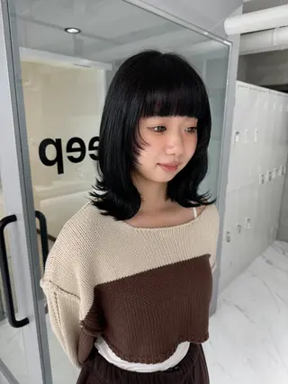 セミロング Mana/ハイトー ン/レイヤー/ウルフのヘアスタイル