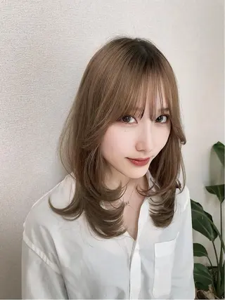 ミディアム カラー newi saLyu ネウィ　サリューのヘアスタイル