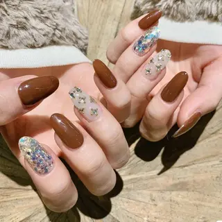 ミディアム ネイル フィルイン、長さ出し 深爪矯正のネイルデザイン