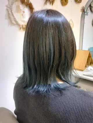 ミディアム amiu/カラー/ス パ🐰土井志歩のヘアスタイル