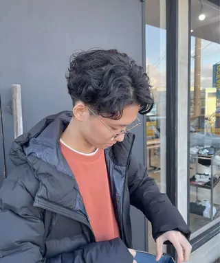 パーマ メンズ 荒川泰輝/オリーブ カラー/透明感カラーのヘアスタイル