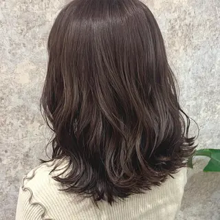 ミディアム カラー 明石遼/ベージュ / ピンクのヘアスタイル