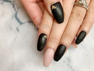 ネイル ネイルリボン 受付スタッフのネイルデザイン