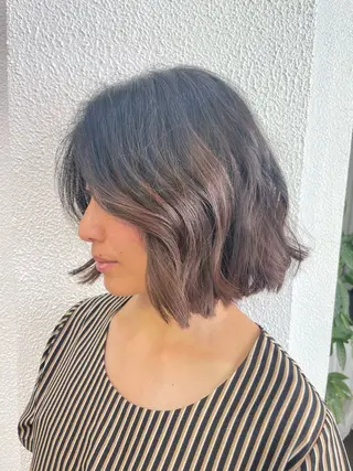 ミディアム 西川 朋恵のヘアスタイル