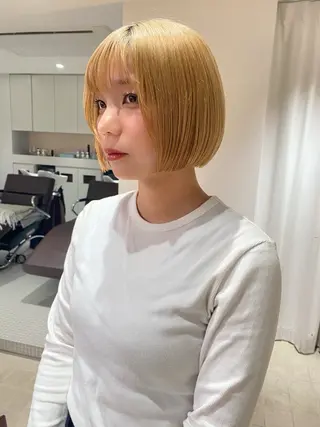 ショート kou🌥️レイヤー /艶カラーのヘアスタイル