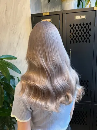 ロング カラー 菜々🫧新宿 透明感ケアブリーチのヘアスタイル