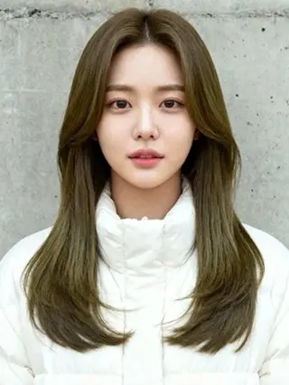 ミディアム カラー 韓国レイヤーカット 🫧大阪梅田レイヤーのヘアスタイル