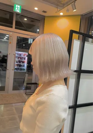 ショート カラー ハイトーンカラ ー/小川のヘアスタイル