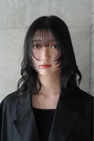 セミロング Alter所属・MANA /レイヤー /暖色カラーのヘアスタイル