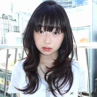 セミロング カラー レイヤーカット ハッシュカットのヘアスタイル