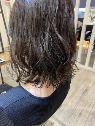 ミディアム W所属・小林 朋花のヘアスタイル