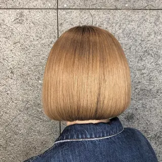 ショート カラー カトウ ユウカのヘアスタイル