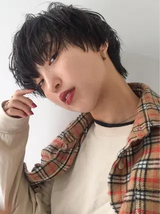 ショート nuu所属・💜ショート💜 ウルフ、ボブ二色亜美のヘアスタイル