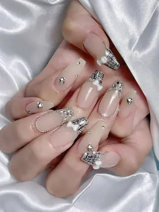 ネイル LEELA NAIL STUDIO所属・LEELA NAIL STUDIOのネイルデザイン