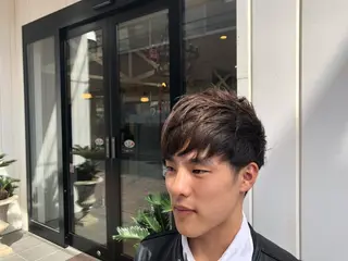 ショート メンズ 鈴村 大介のヘアスタイル