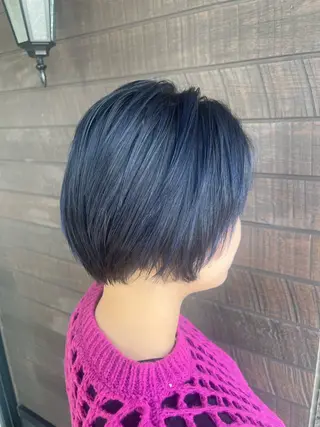 ショート カラー シャドールーツ earth　深川愛実のヘアスタイル