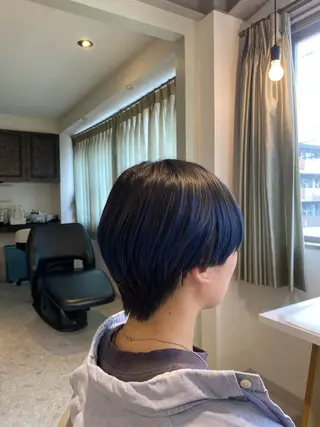 ショート カラー 佐々木 彩乃のヘアスタイル