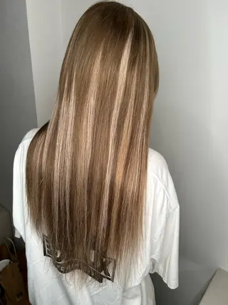 ロング カラー 今村公介 ブリーチ特化、派手髪のヘアスタイル