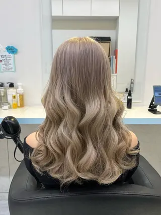 セミロング カラー ブリーチカラー 🩵MIZUKIのヘアスタイル