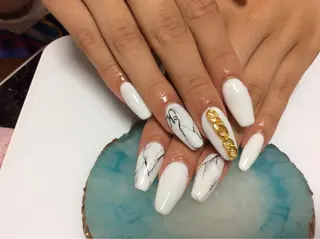 ネイル フラワー ムーンのネイルデザイン