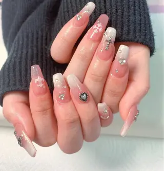 ネイル pink ladyサロン所属・べ にのネイルデザイン