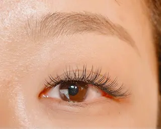 マツエク・マツパ アイブロウ popi 片岡のヘアスタイル