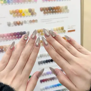 ネイル MQueen ネイルサロンマルのネイルデザイン