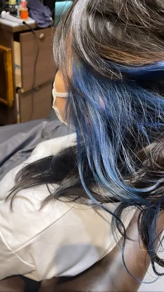 セミロング カラー ブリーチ＆縮毛矯正 🧸tomoki🧸のヘアスタイル