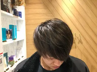 ショート カラー メンズ 鈴村 大介のヘアスタイル