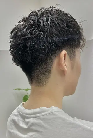 メンズ パーマ ﾒﾝｽﾞ＆ｼｮｰﾄ LEA山村真史のヘアスタイル