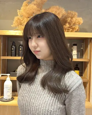 ミディアム Ashe　oleng所属・オモヤ ウタノのヘアスタイル