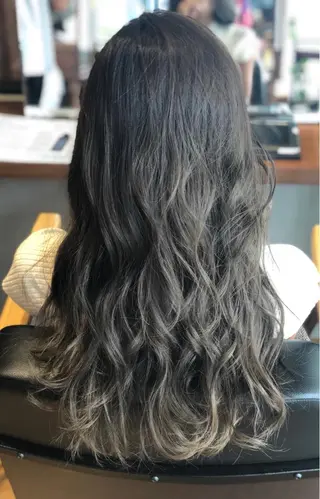 ロング カラー あらい なつみのヘアスタイル