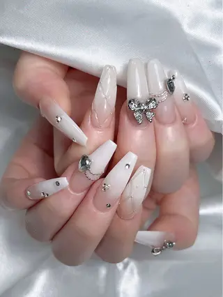 ネイル LEELA NAIL STUDIO所属・LEELA NAIL STUDIOのネイルデザイン