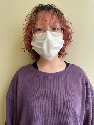 ミディアム カラー パーマ オカモト ミユウのヘアスタイル