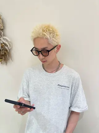 カラー メンズ タイトボブ個性派カラ ーAKANEのヘアスタイル