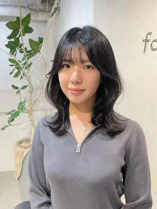 ミディアム SAKI 新宿のヘアスタイル