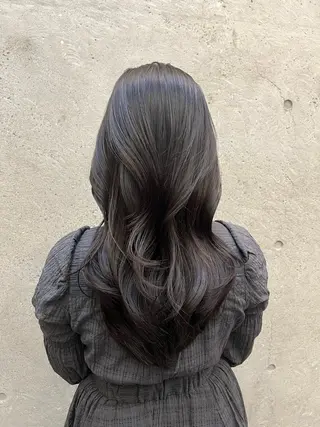 ロング カラー AIN.ANLY 明治神宮前所属・ムツキ/品のある 艶カラー/縮毛矯正のヘアスタイル