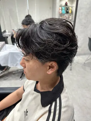 ショート パーマ メンズ ユウ🪄 パーマ指名No1のヘアスタイル