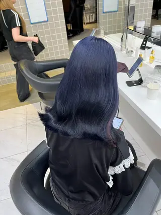 セミロング 寒色＆ブリーチ特化 寒色MiOのヘアスタイル