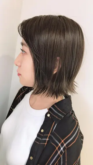 ミディアム カラー ウルフカット／吉村 桃子のヘアスタイル