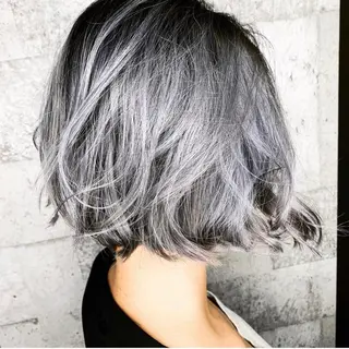 ショート カラー イヤリングカラー Ai 浅草橋店のヘアスタイル