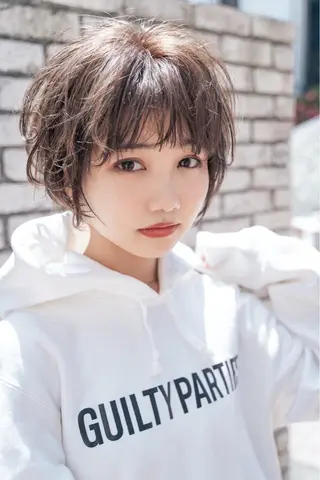 ショート ハイトーン/レイヤー 💜Akaneのヘアスタイル