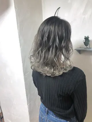 ミディアム カラー パーマ ヘアアレンジ 推し活専用 【派手髪】飯野ゆかりのヘアスタイル