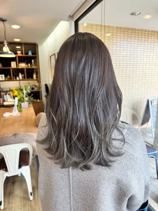 ロング カラー ツキダテ ユイのヘアスタイル