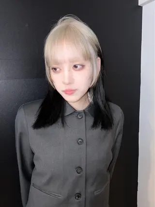 ロング AIRA/ブリーチ /透明感カラーのヘアスタイル