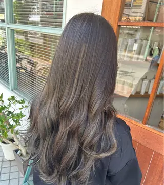 ロング カラー あずま みゆのヘアスタイル